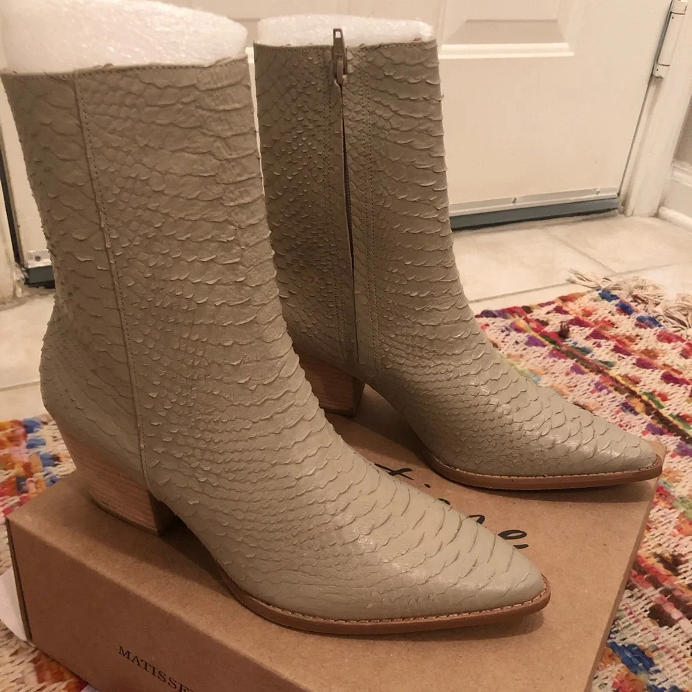 Matisse Cady Ivory Snake Bootie Size 9 worn once - Picture 4 of 7